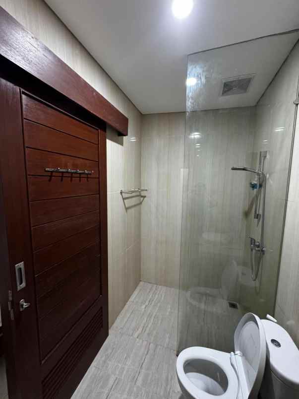 dijual rumah taman giri