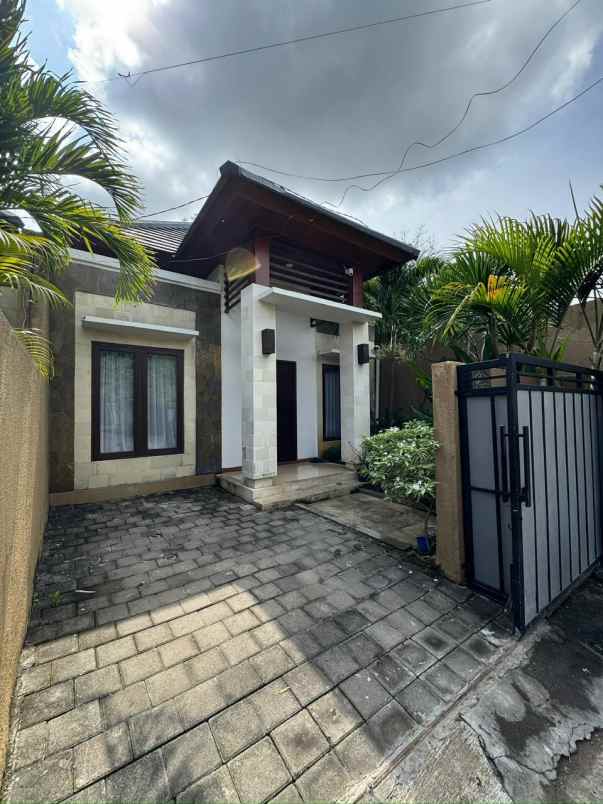 dijual rumah taman giri