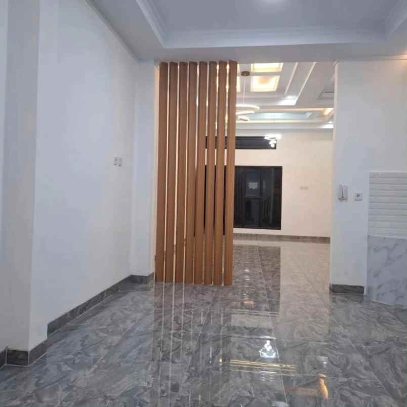 dijual rumah taman harapan baru kota