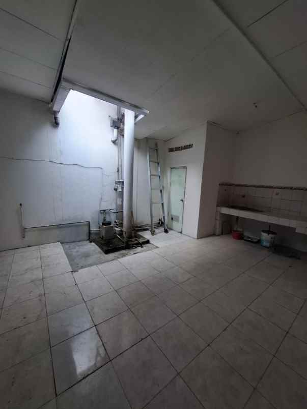 dijual rumah taman kopo indah 3