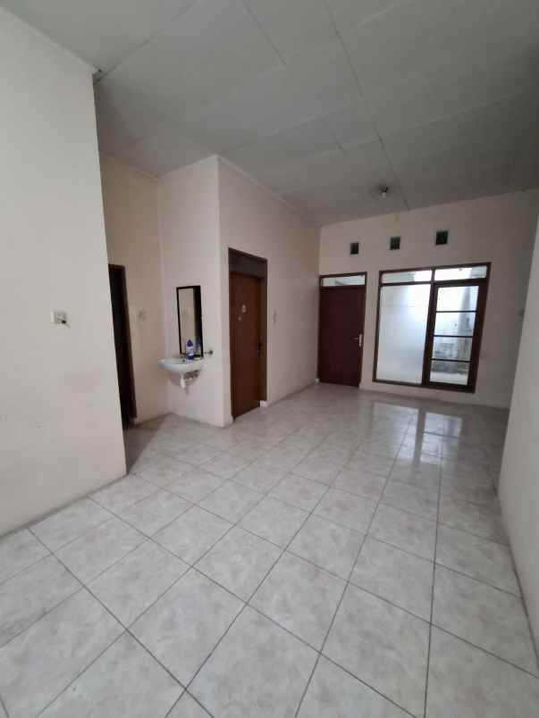 dijual rumah taman kopo indah 3