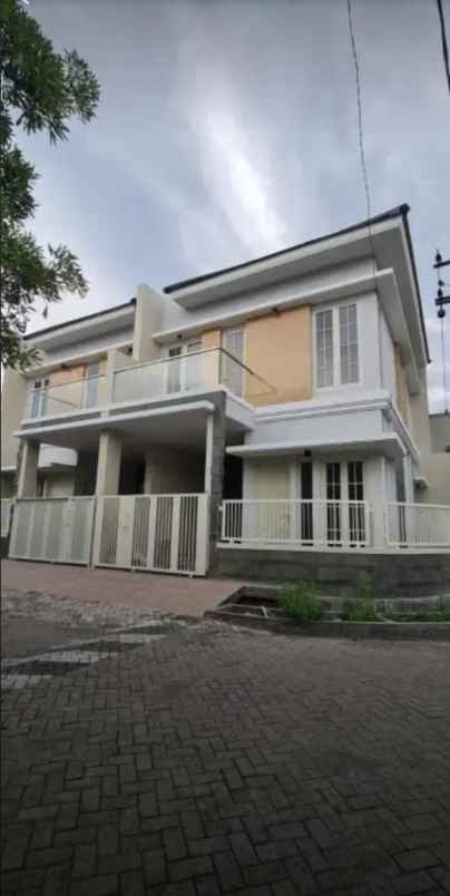 dijual rumah taman pondok indah