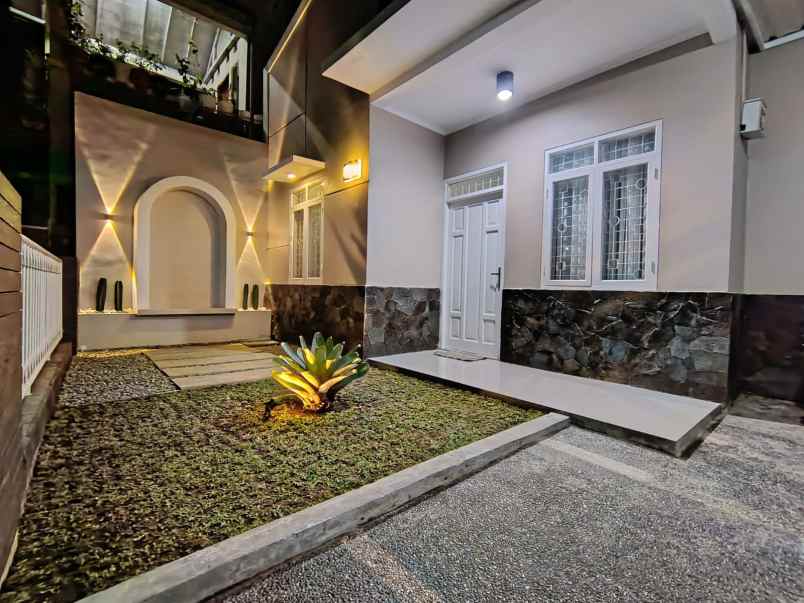 dijual rumah taman raflesia kawaluyaan