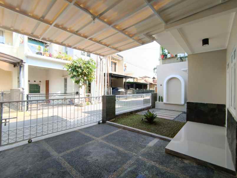 dijual rumah taman raflesia kawaluyaan