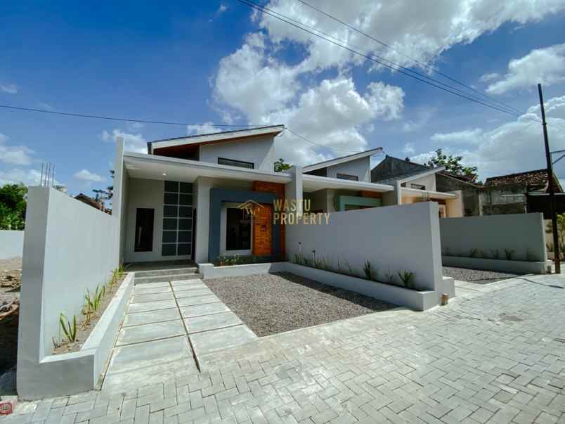 dijual rumah tamanmartani kalasan