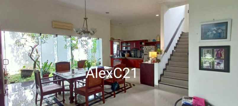 dijual rumah telaga golf