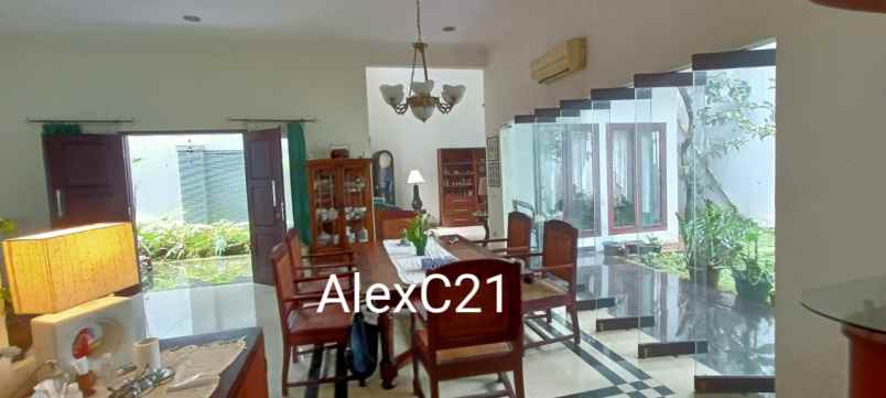 dijual rumah telaga golf