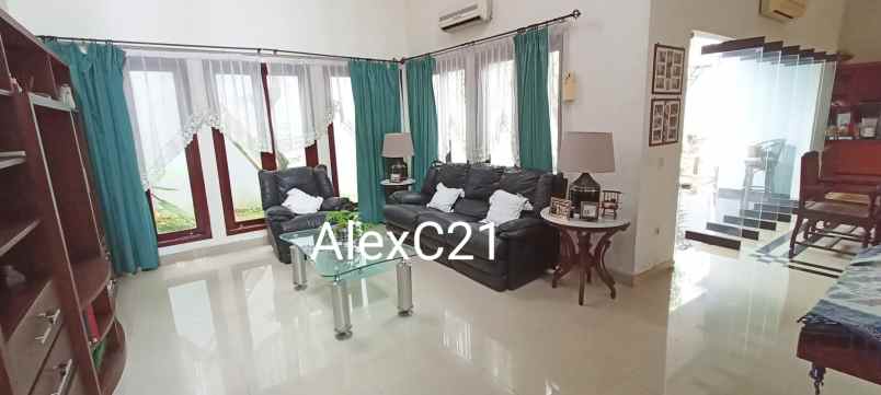 dijual rumah telaga golf