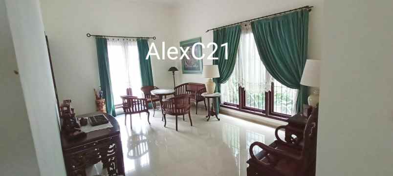 dijual rumah telaga golf