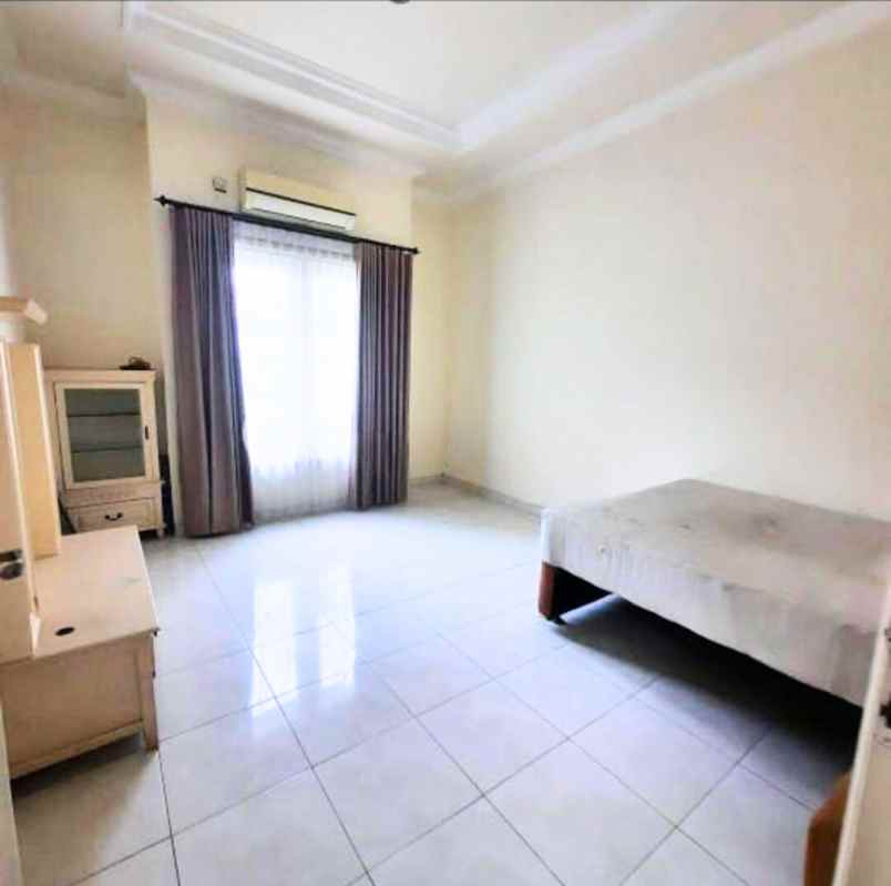 dijual rumah tenggilis