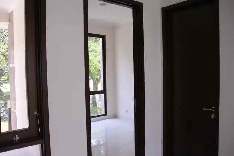 dijual rumah tinggal terawat di bsd