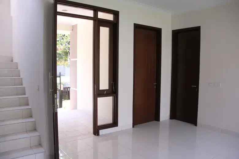 dijual rumah tinggal terawat di bsd