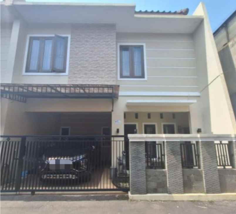 dijual rumah townhouse batas alamanda