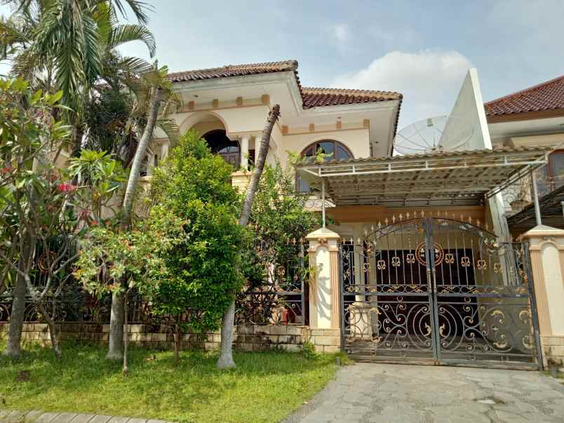 dijual rumah villa bukit mas