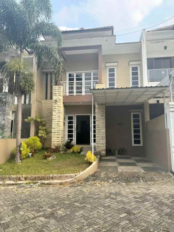dijual rumah villa full furnish lokasi temas kota batu