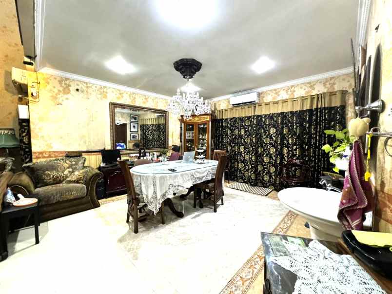 dijual rumah villa permata gading