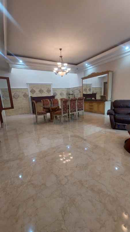 dijual rumah villa permata gading