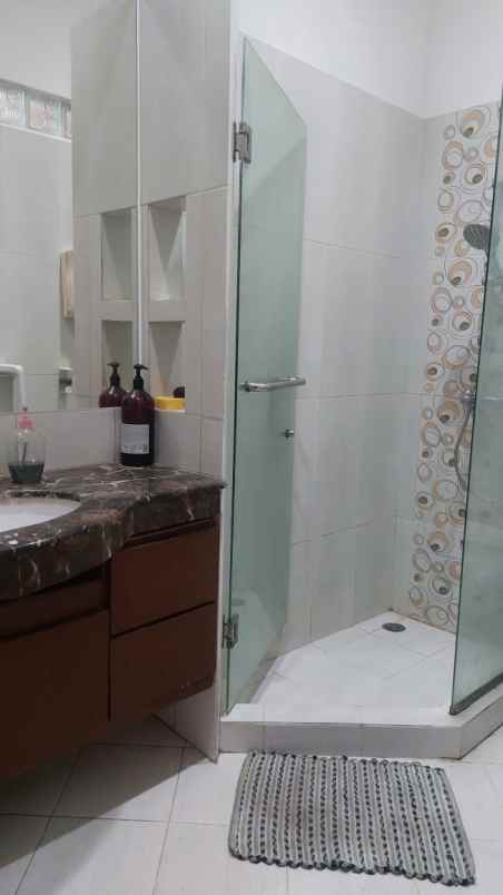 dijual rumah villa permata gading