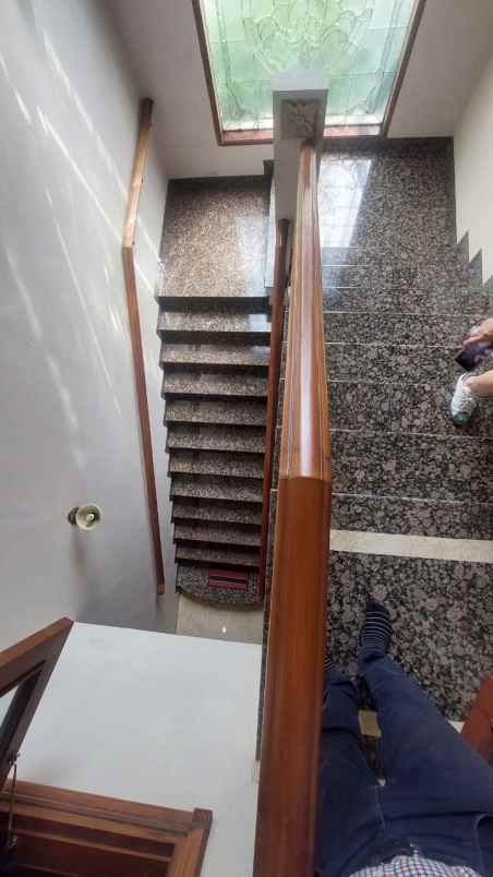 dijual rumah villa permata gading