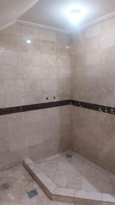 dijual rumah villa permata gading