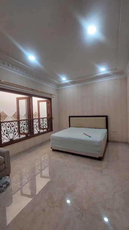 dijual rumah villa permata gading