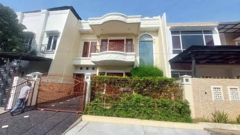 dijual rumah villa permata gading