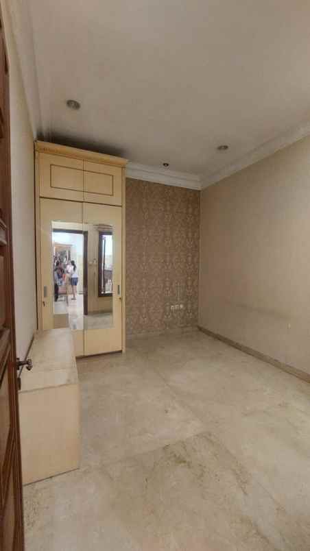 dijual rumah villa permata gading