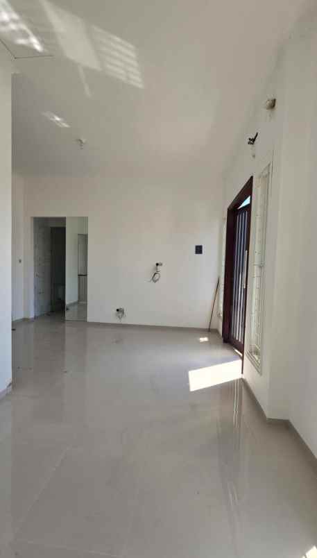 dijual rumah wiguna timur regency