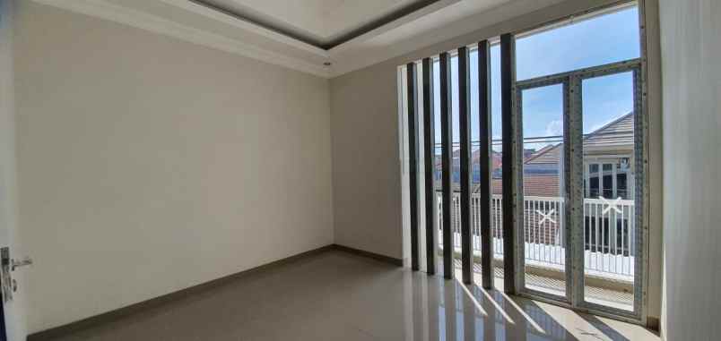 dijual rumah wisma permai