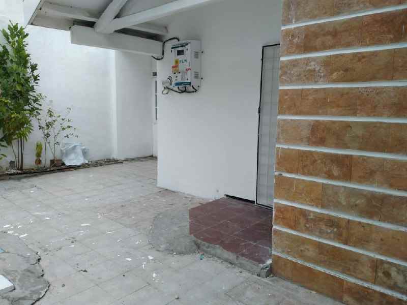 dijual rumah wisma permai barat