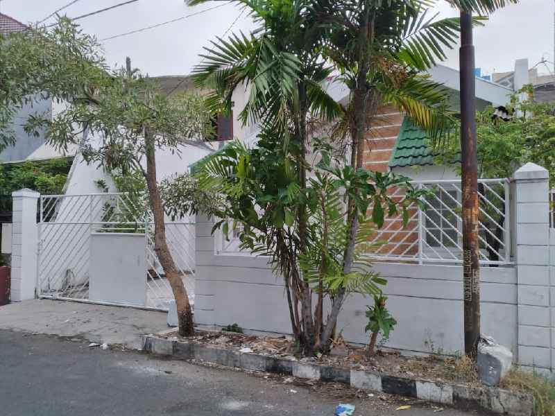 dijual rumah wisma permai barat