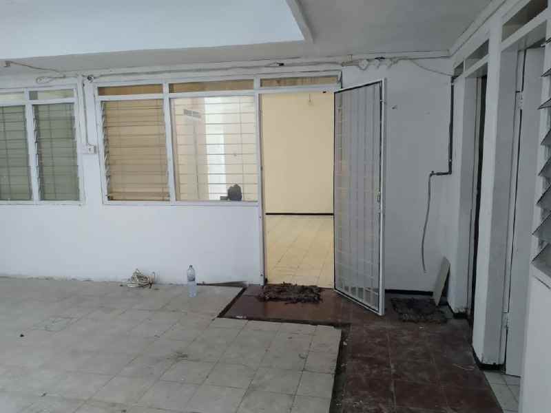 dijual rumah wisma permai barat