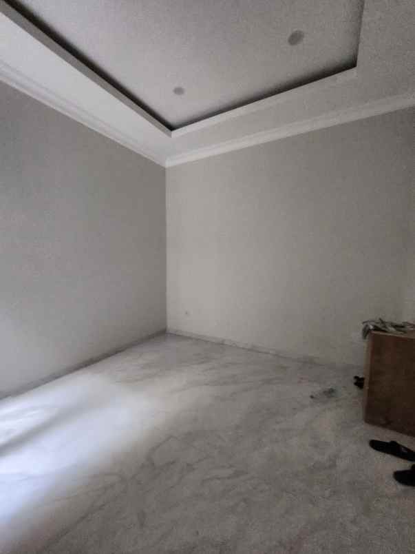 dijual rumah woodland waterfront