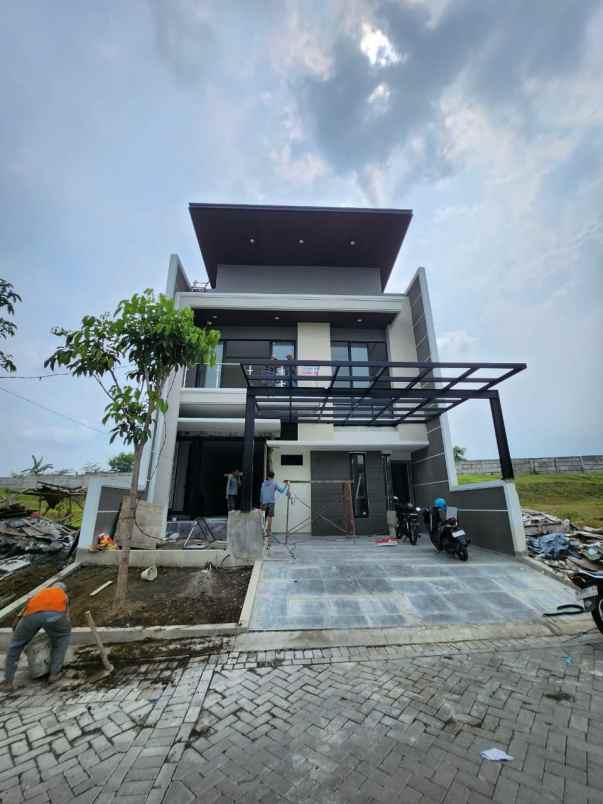 dijual rumah woodland waterfront