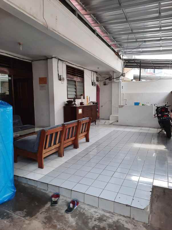 dijual segera rumah kost di kebayoran baru