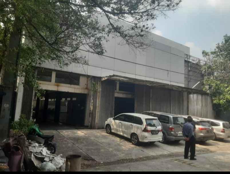 dijual showroom mobil lokasi gunung saharu jakarta