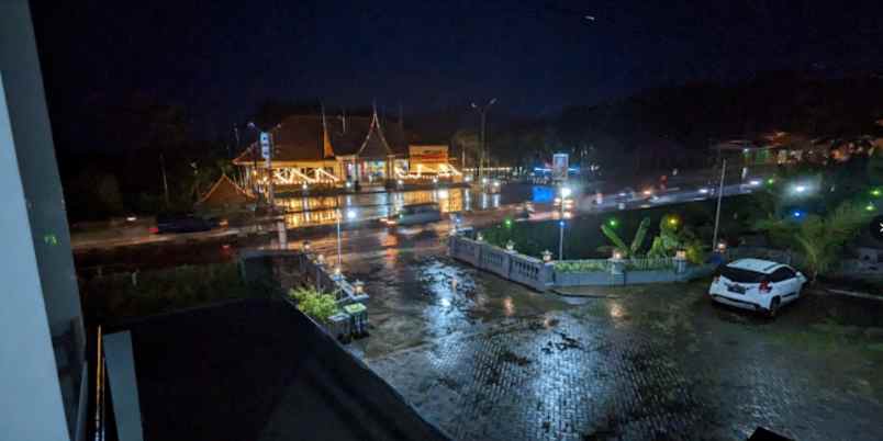 dijual tanah jalan buk kemanten