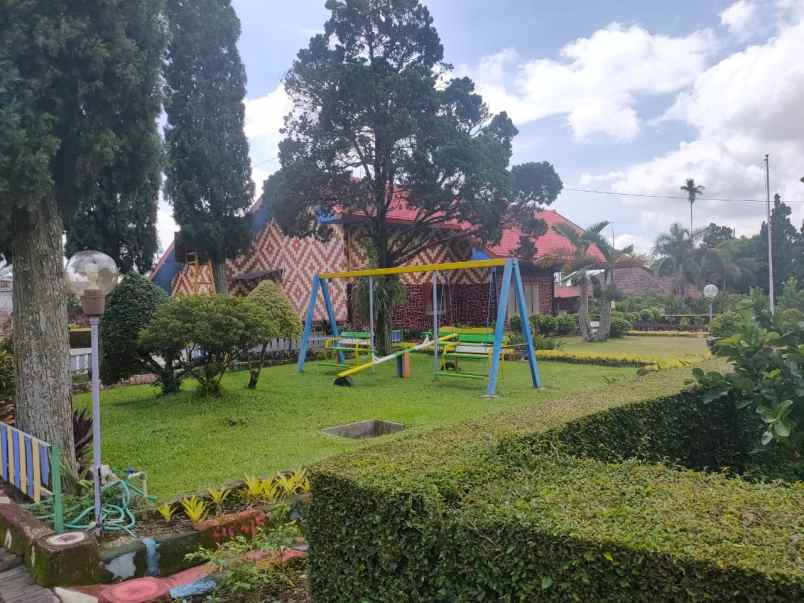 dijual villa bukit berbunga sidomulyo