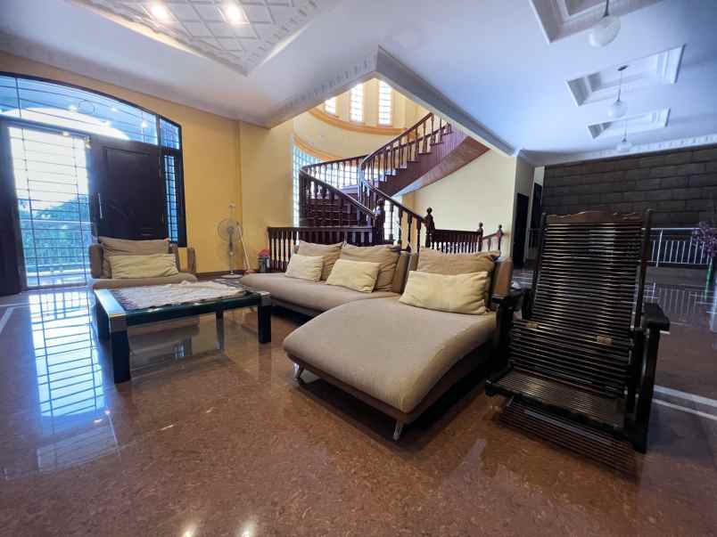 dijual villa komplek cemara asri