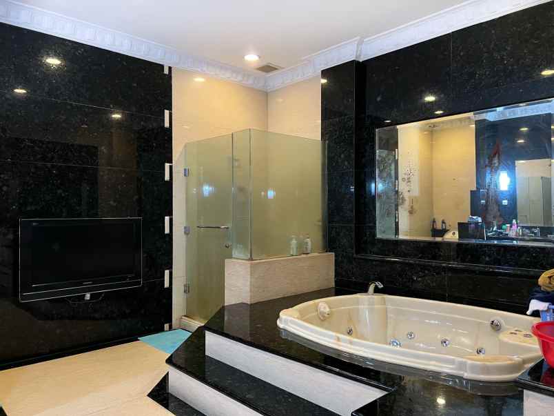 dijual villa komplek cemara asri