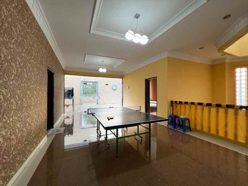 dijual villa komplek cemara asri