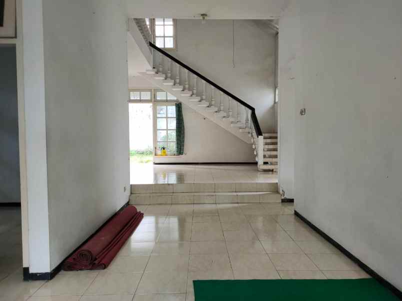 dijual villa songgokerto