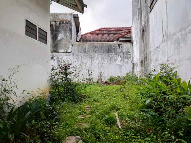 dijual villa songgokerto