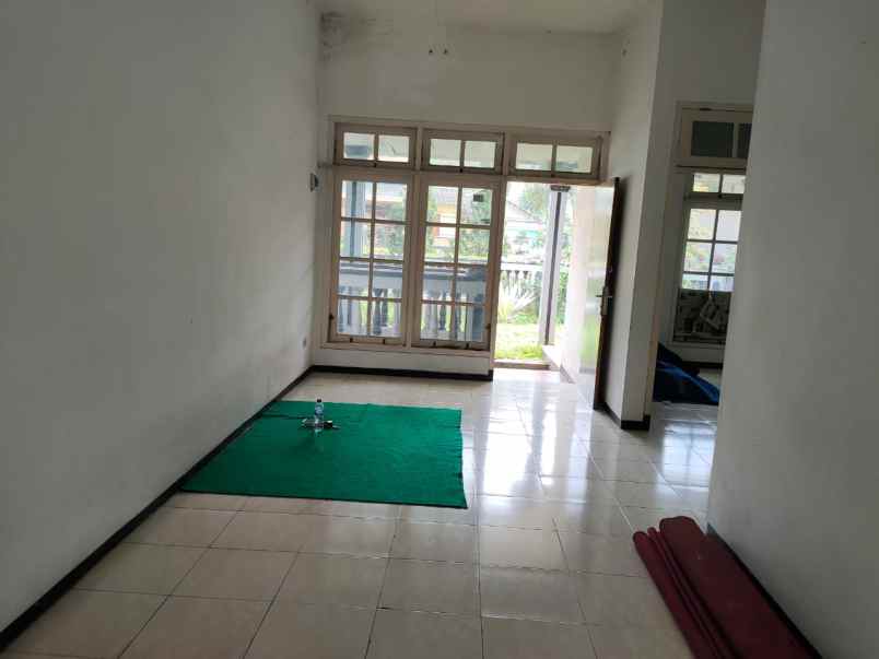 dijual villa songgokerto