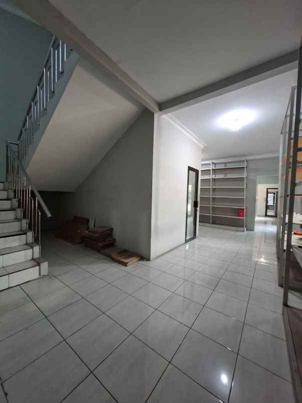 disewakan gudang margomulyo baru renov kantor 2 lantai