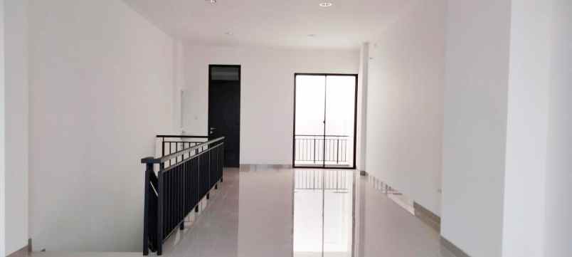 disewakan ruko gudang kantor green lake city boulevard