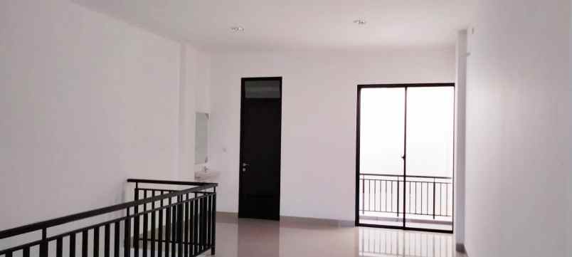 disewakan ruko gudang kantor green lake city boulevard