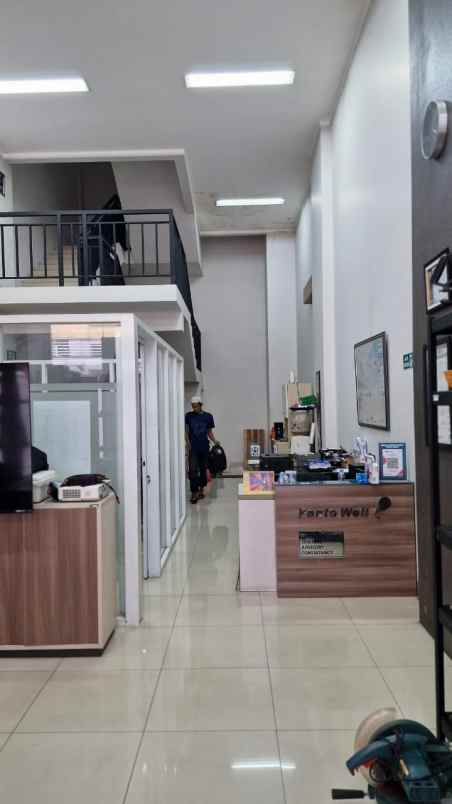 disewakan ruko rapih di emerald summarecon bekasi