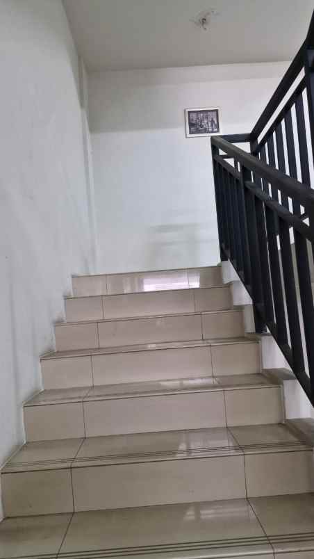 disewakan ruko rapih di emerald summarecon bekasi