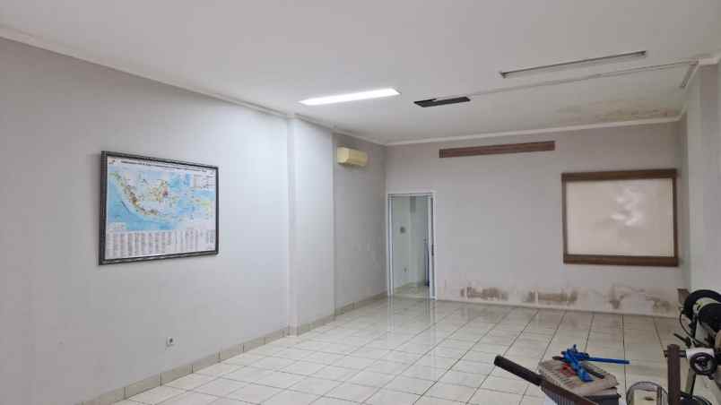 disewakan ruko rapih di emerald summarecon bekasi